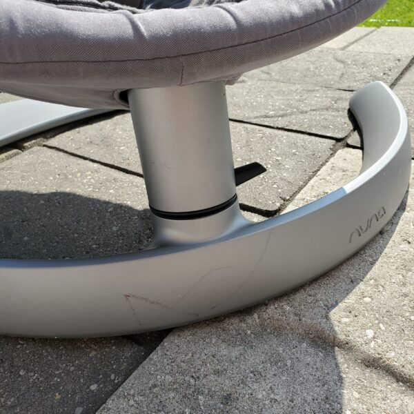 Nuna Leaf baby bouncer - Image 4