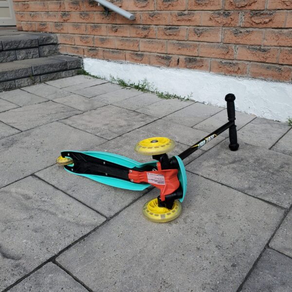 Toddler size scooter - Image 2