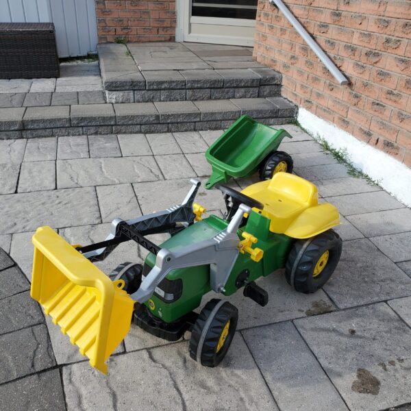 John Deere ride-on tractor loader with trailer - Image 3